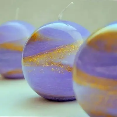 Velas artesanales tipo esferas brillantes